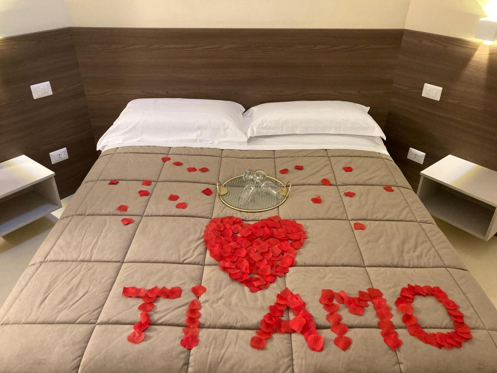 I Lamioni - Suite & Accommodation มาเตรา ภายนอก รูปภาพ
